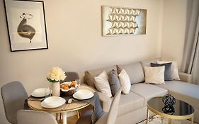 Business & Family Apartment For 6 Guests With Free Parking